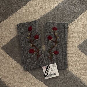 Women’s Grey Zara Fingerless Gloves with Flower Embroidery